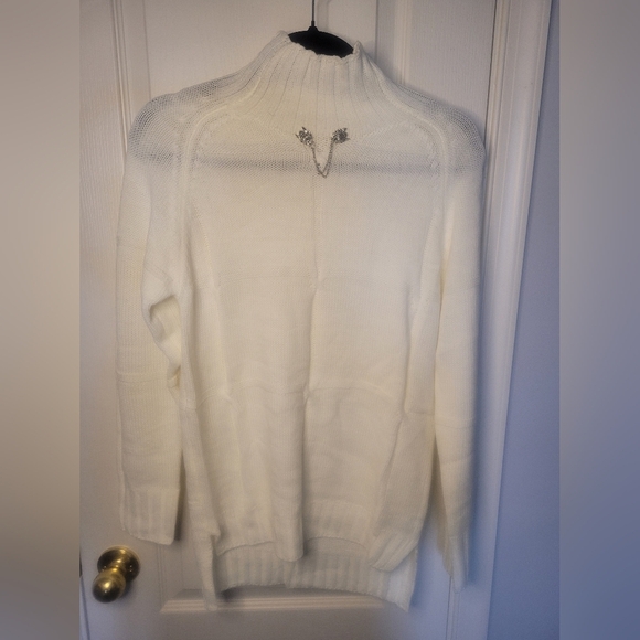 Very Light White Turtleneck Sweater with Vintage Sweater Clips Included! - Picture 1 of 4